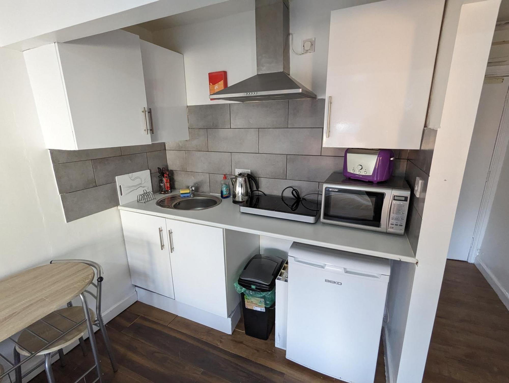 Inner-City Apartments - Basic Amenites Cardiff Exterior photo