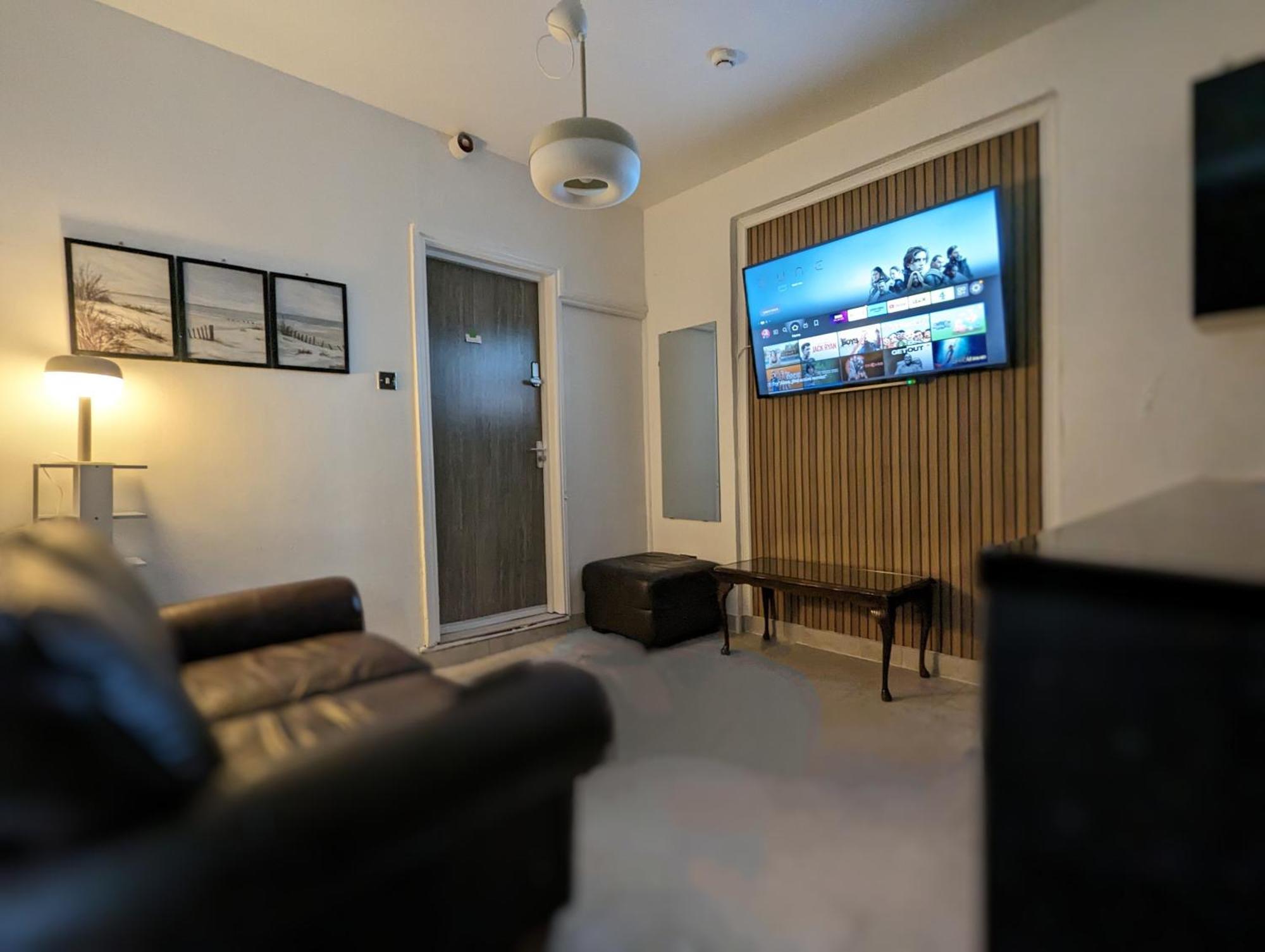 Inner-City Apartments - Basic Amenites Cardiff Exterior photo