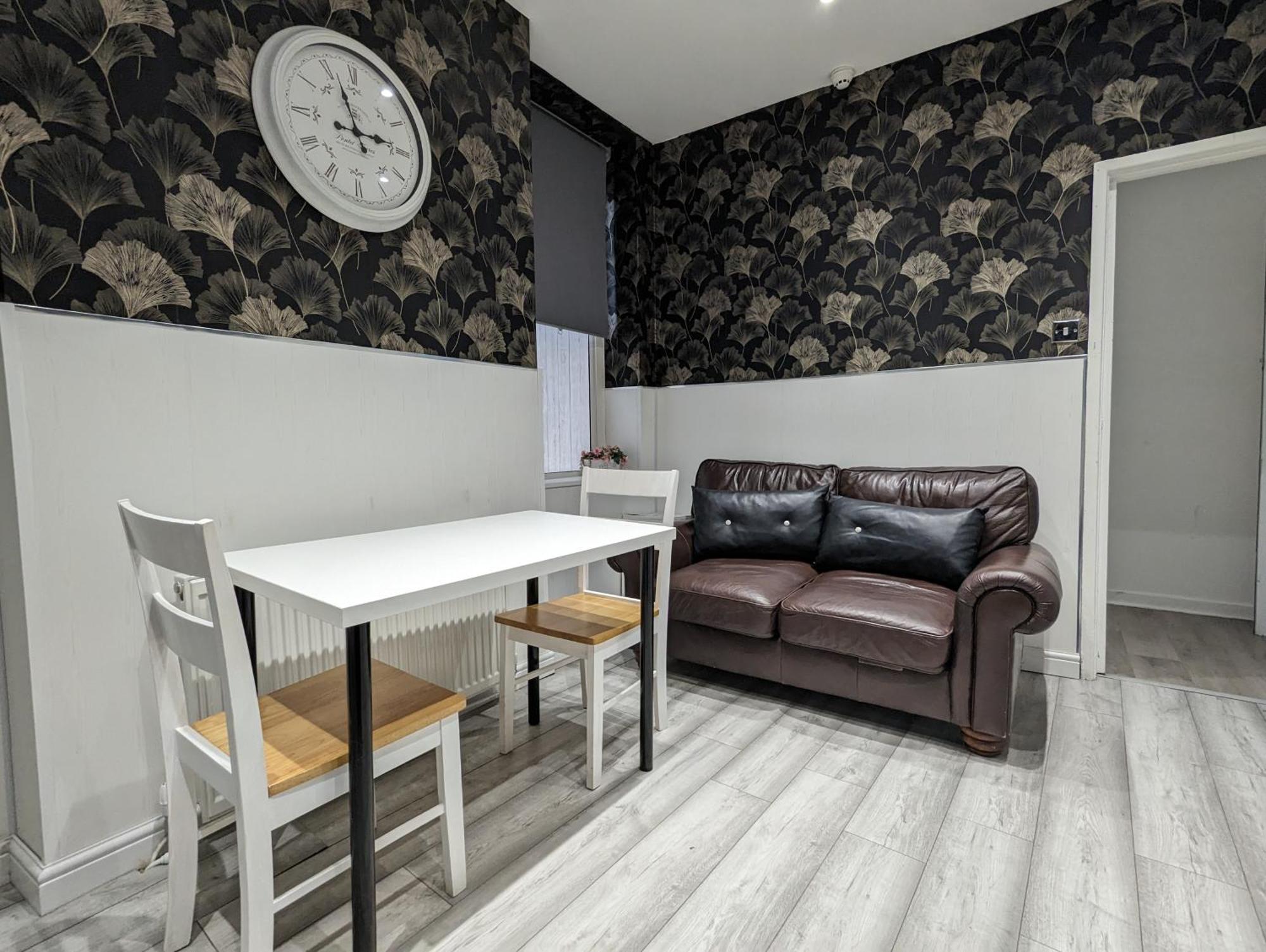 Inner-City Apartments - Basic Amenites Cardiff Exterior photo