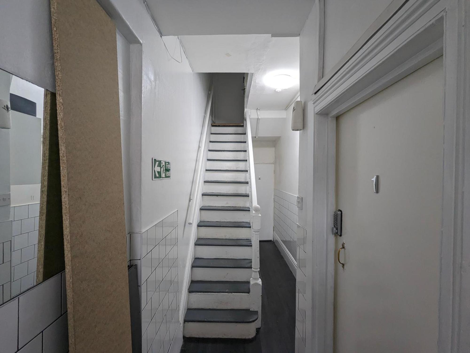 Inner-City Apartments - Basic Amenites Cardiff Exterior photo